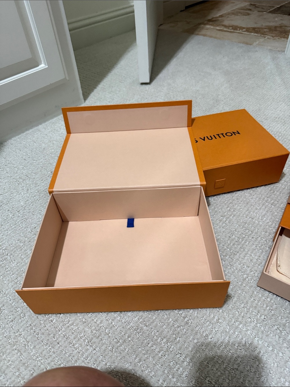 Louis Vuitton box, non smoking, non pet home. Set of 5. - Picture 7 of 8